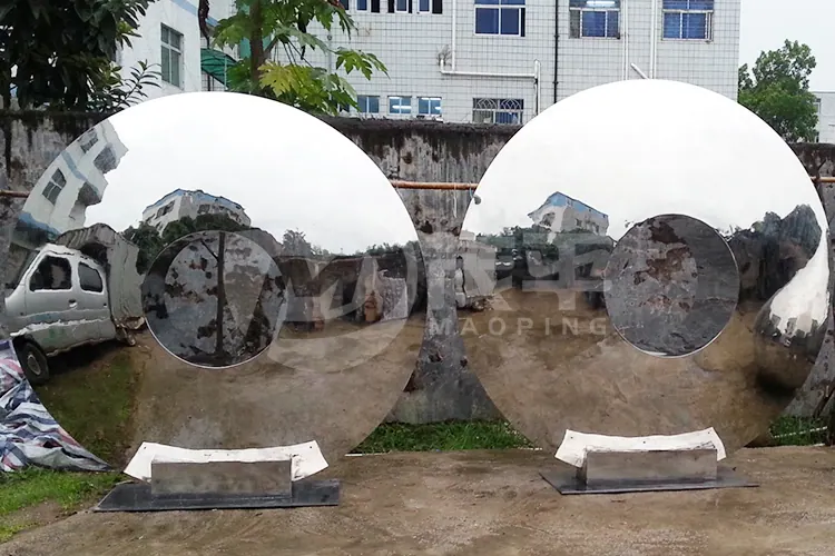 2000 mm Eye Sculpture in the United Kingdom, view 4