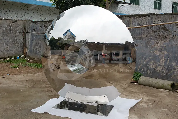 2000 mm Eye Sculpture in the United Kingdom, view 5