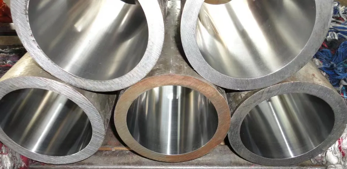 Marine Stainless Steel/Carbon Steel Hydraulic Cylinder Barrel Honed Tube Honed Pipe side view