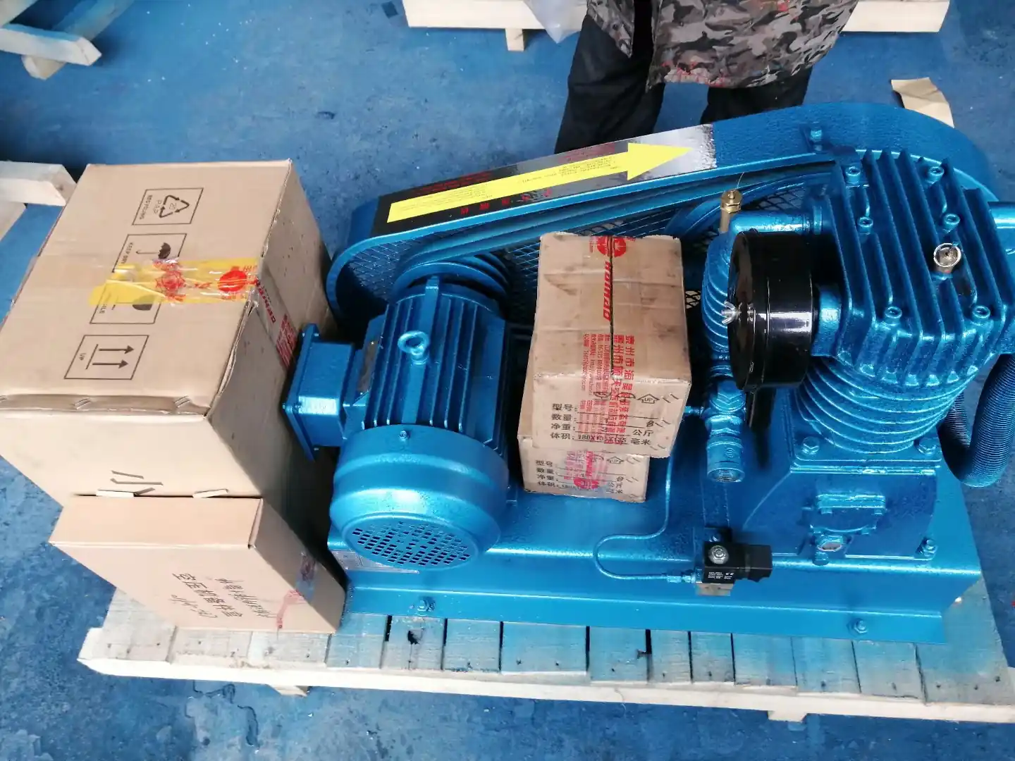 Marine air compressor marine type low medium pressure 1.0Mpa 3.0Mpa on ship detail view