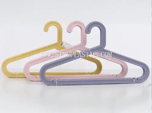 Plastic Non-Slip Hanger NC034900 plastic houseware product photograph