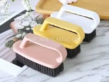 Plastic Clothed Brush NC034401