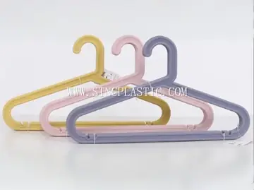 Plastic Non-Slip Hanger NC034900