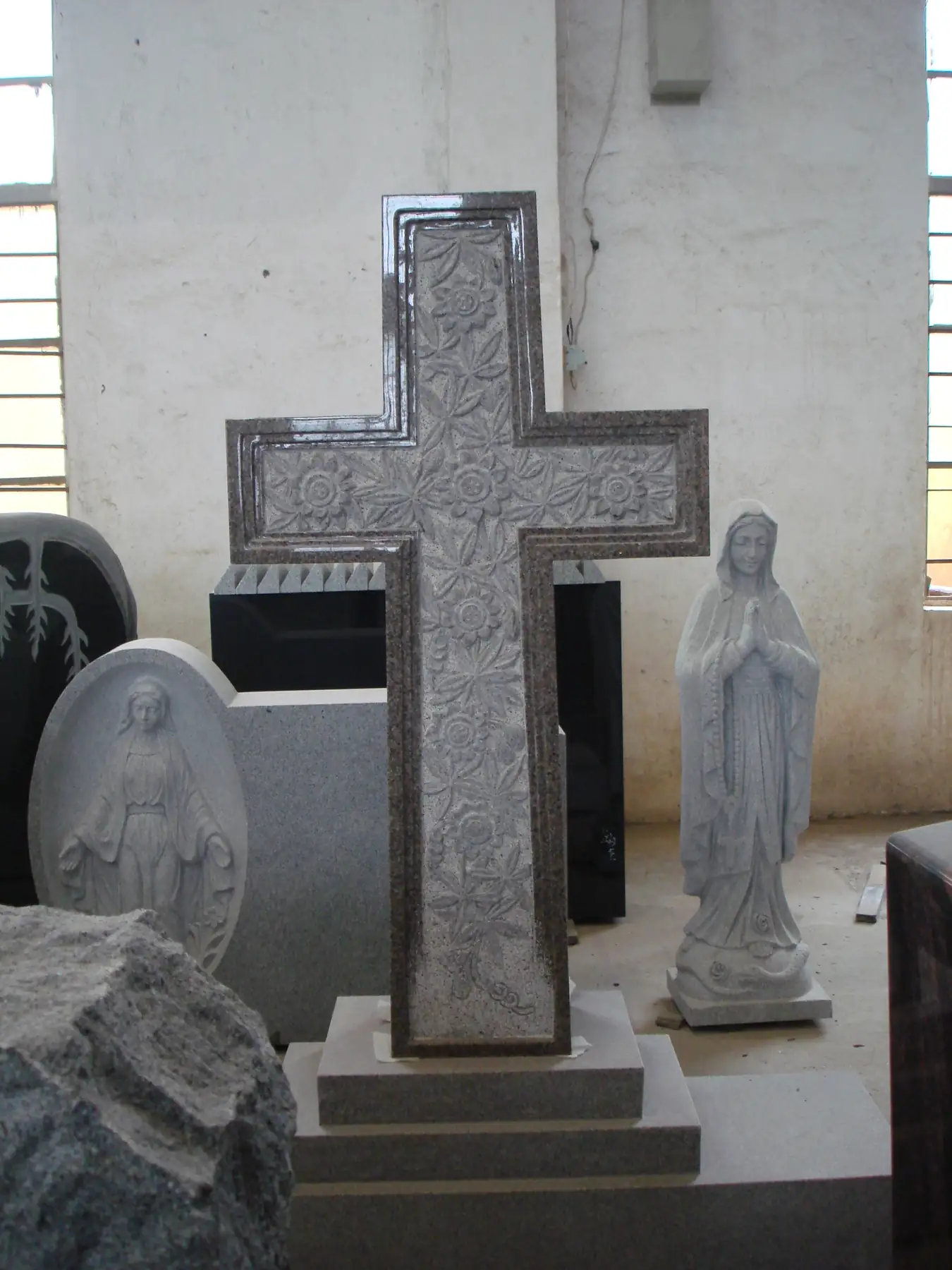 Tombstones and Monuments supplied by Asian Stone