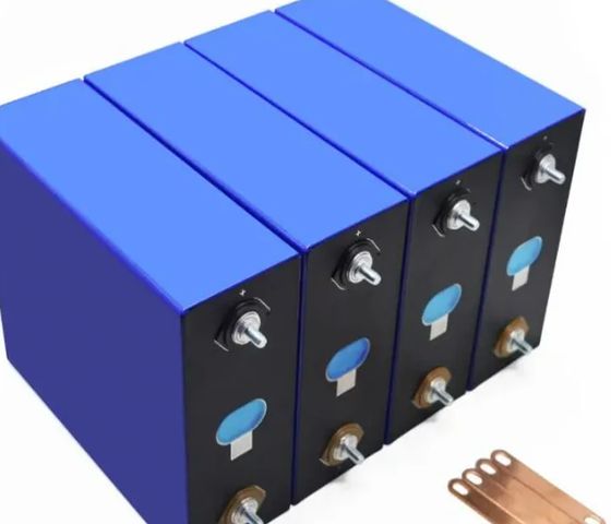 Four prismatic LFP cells with busbars