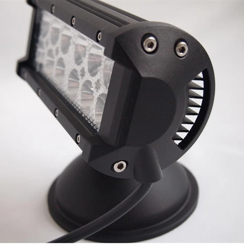 Front view of the light bar with the UV-resistant PC lens and double LED array