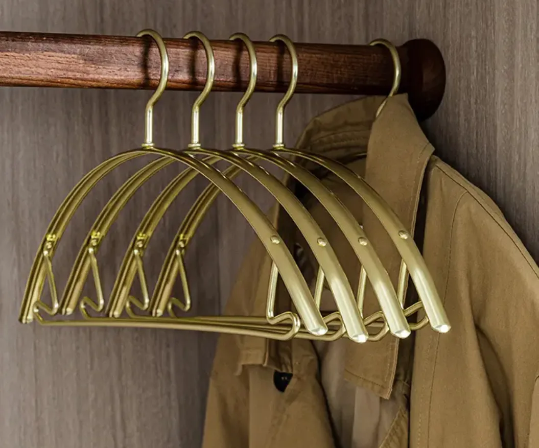 SUNQINN metal hangers on a rail