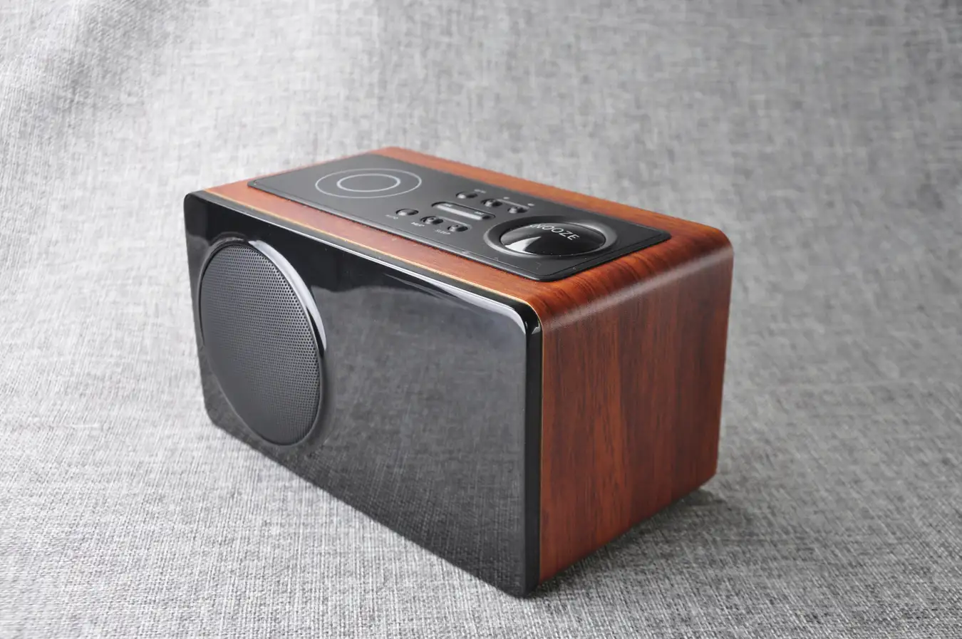 FL-B009 Wooden Bluetooth Speaker With FM Radio And Alarm Clock - product photo