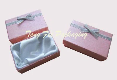 Pearlised Pink Necklace Box by Teng Fei Packaging — rigid card & paper jewelry box