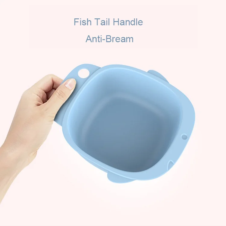 Baby bowl with lid closed, placed on a table