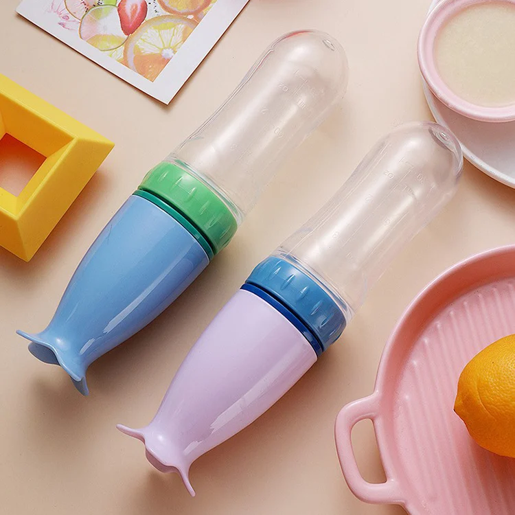 Spoon feeder with the cleaning brush stored in the cap