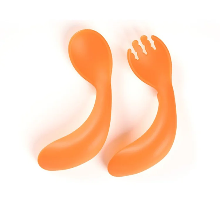 Close-up of the curved spoon with rounded tip and TPE grip