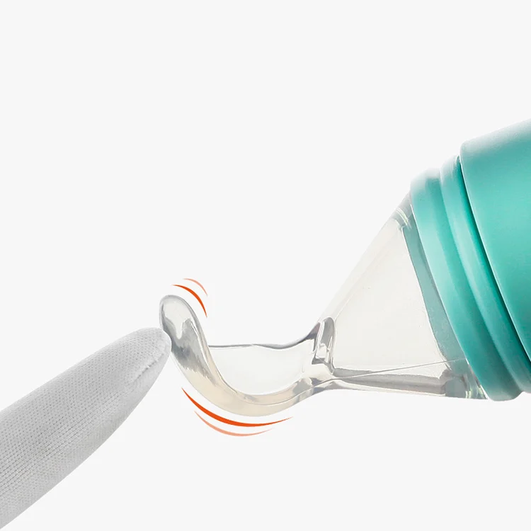 Close-up of the filter mesh cover and food outlet on the spoon