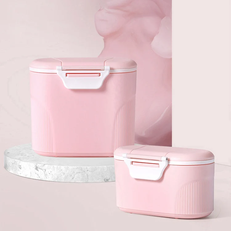 Close-up of the 5g scoop and scraper piece inside the container