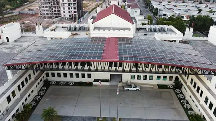 100 kW canopy roof array in Thailand