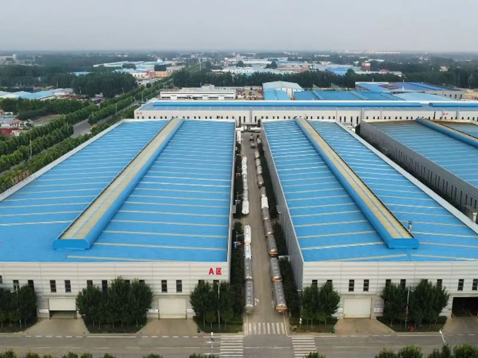 Aerial view of the SINOHENG production halls with tank trailers staged in the loading lane