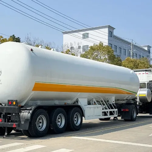 China-Made 3 Axle Gas Tank Semi Trailer - side view