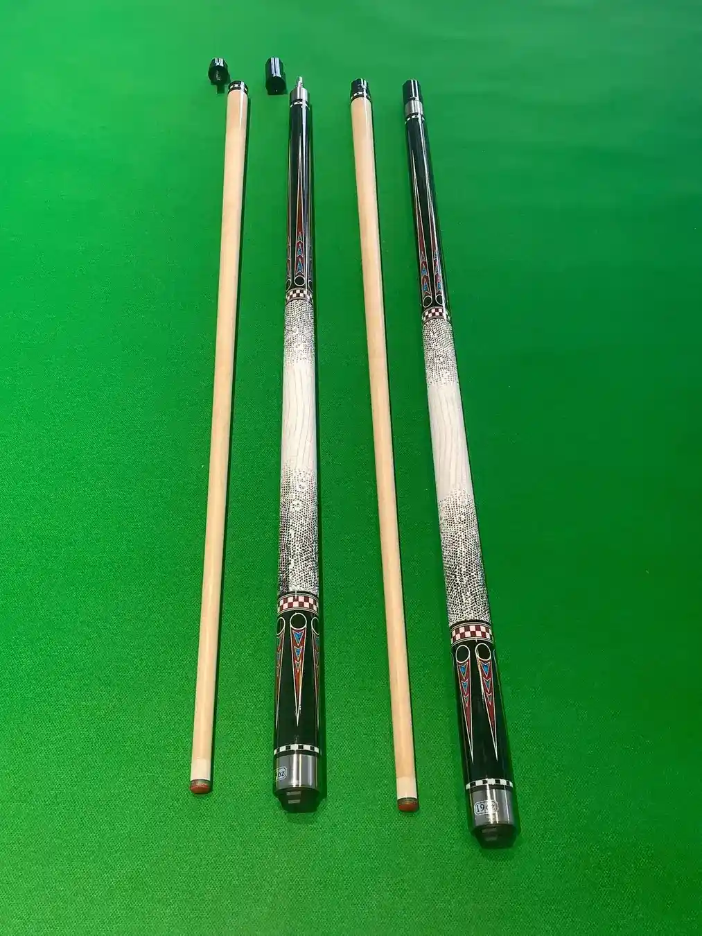 Factory direct sale 13mm billiard cue with protective tip 1/2 imitation lizard skin American two-piece large t