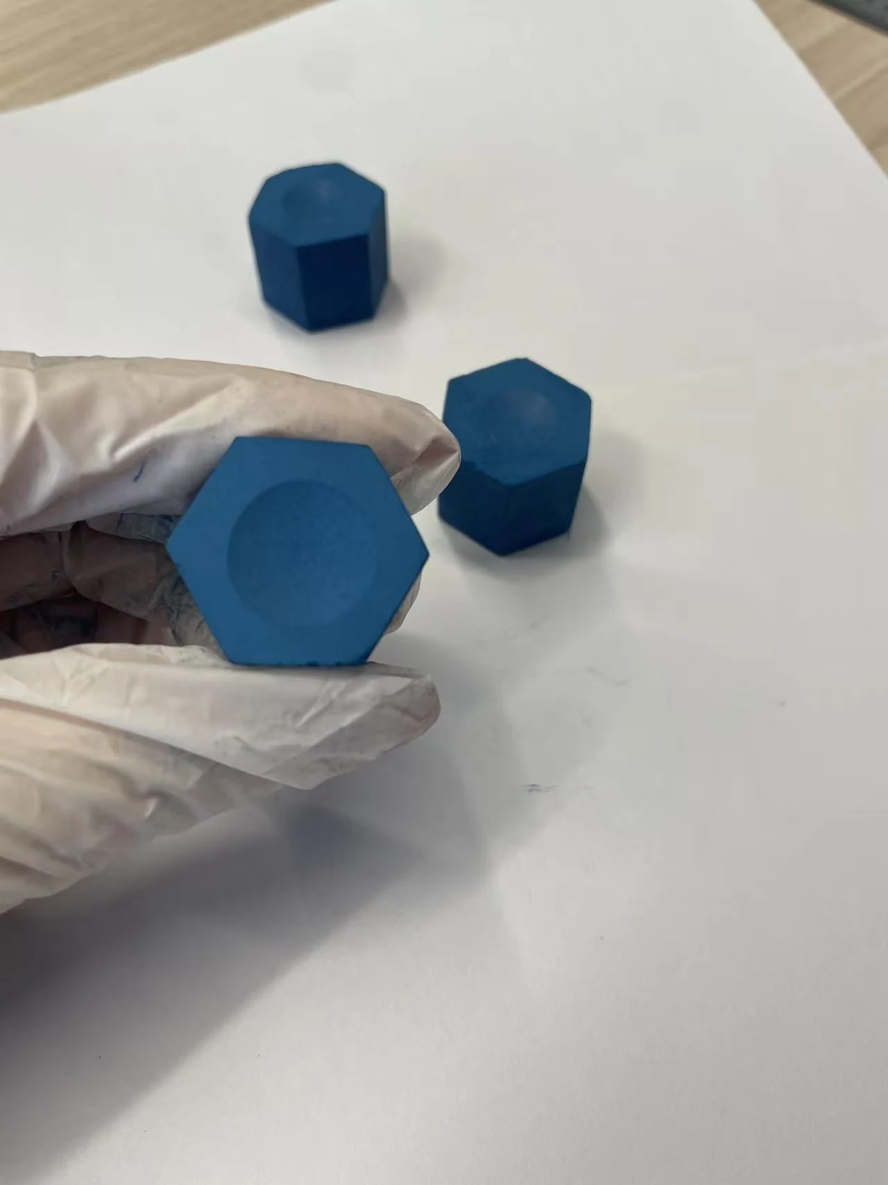 Factory direct sales of hexagonal chalk，blue oil-based billiard cue chalk., photograph 6