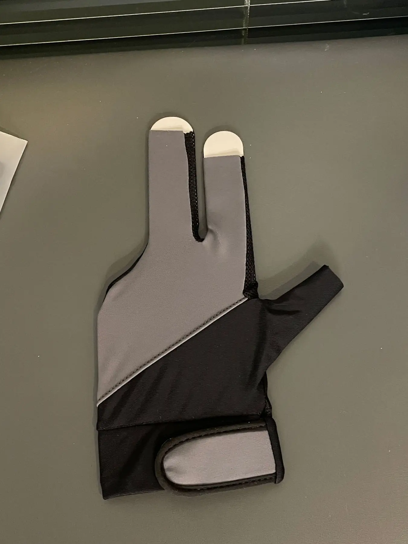 Factory direct sales of three-finger table tennis gloves with open fingers, Lycra, Velcro closure, professiona, photograph 3