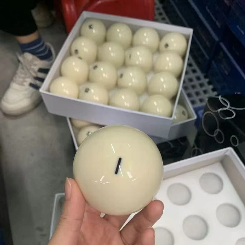 Large 60.3mm Russian billiard balls (Russian style) with 16 white balls, suitable for export to cross-border e, photograph 3