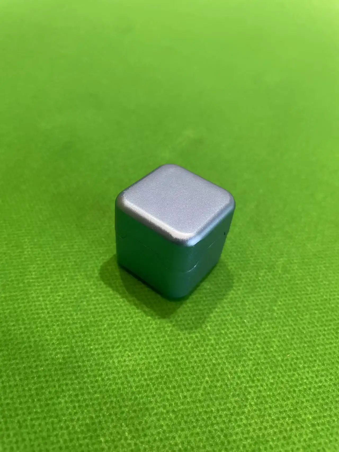 Portable Magnetic Mini Pool Chalk Holder Round Billiard Chalk Holder, photograph 2