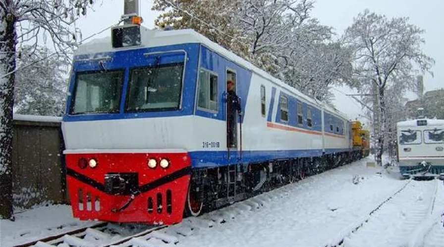 Development track of rail flaw detection vehicle in US and EUROPE