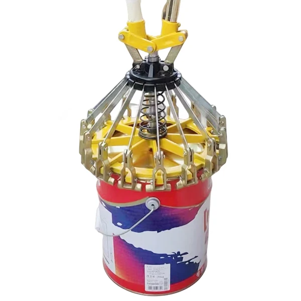 Pail lid closing tool sealing a steel bucket lid