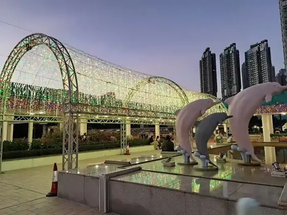 Plaza Arch Walkway Installation photograph 1