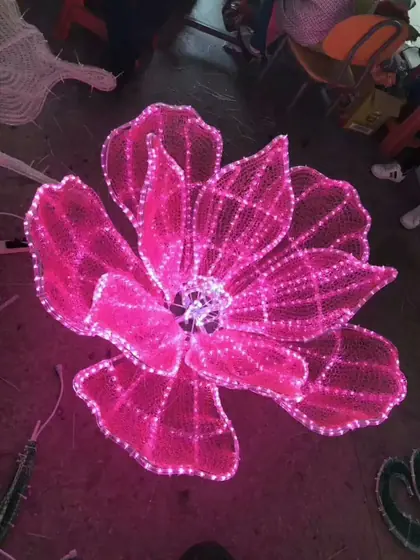Giant Christmas Bulb Motif Light detail 2