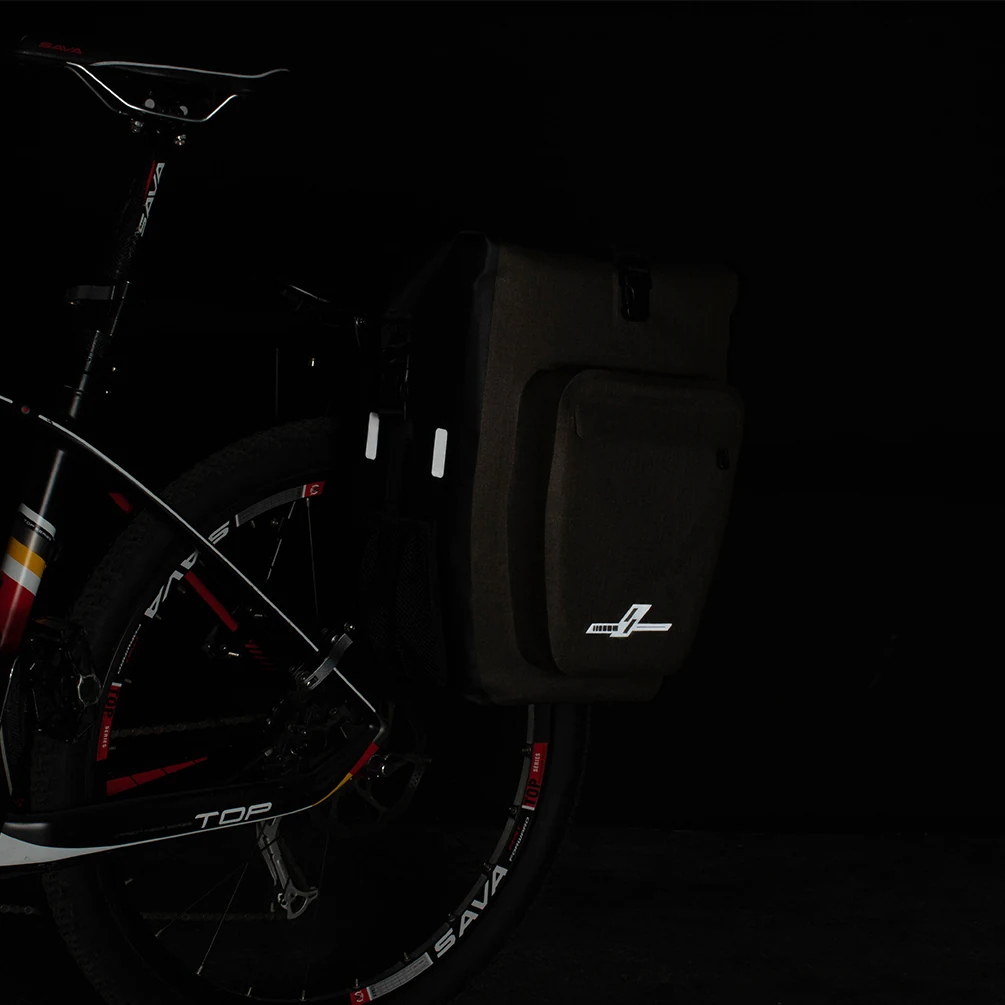 Waterproof Bike Pannier 27 L with Quick Release Clip System detail view 8