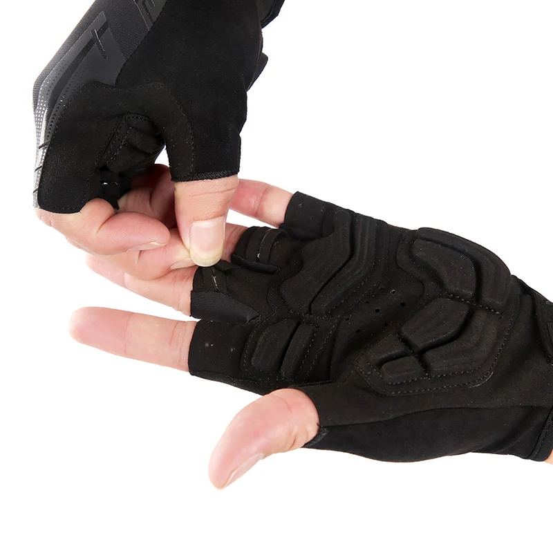 Breathable Non-Slip Half Finger Gloves 40 g shown in detail