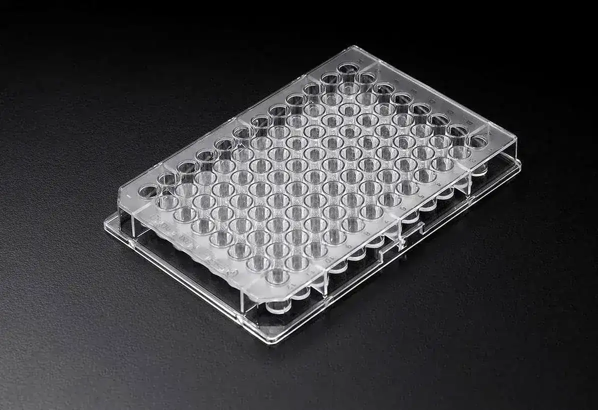 Moulded transparent microplate produced for laboratory applications
