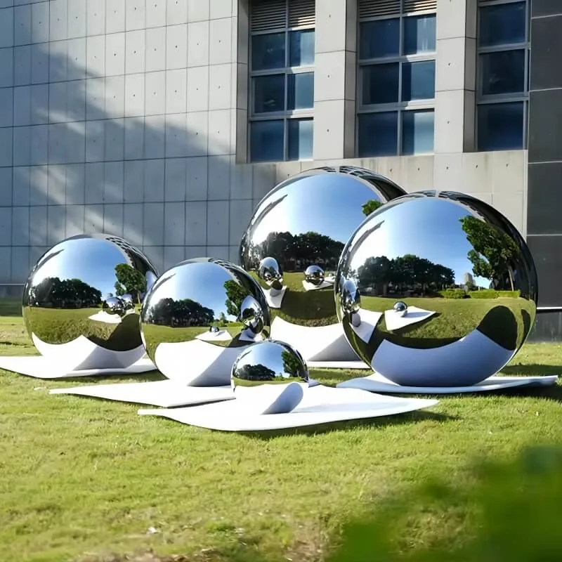 Stainless Steel Mirror-Faced Large Sphere Design B supplied for shopping malls and retail