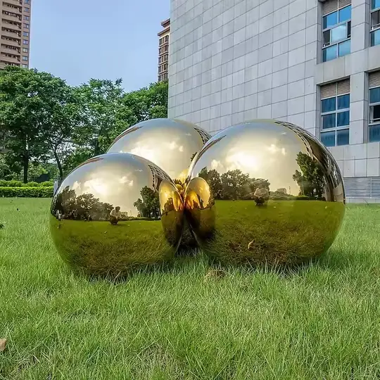 Stainless Steel Titanium Plated Gold Hollow Sphere Seamless Balls produced by Xinhengda Sculpture in Shenzhen