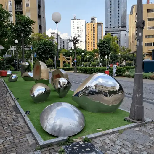 Stainless Steel Irregular-Shaped Stones Sculpture Ornament produced by Xinhengda Sculpture in Shenzhen