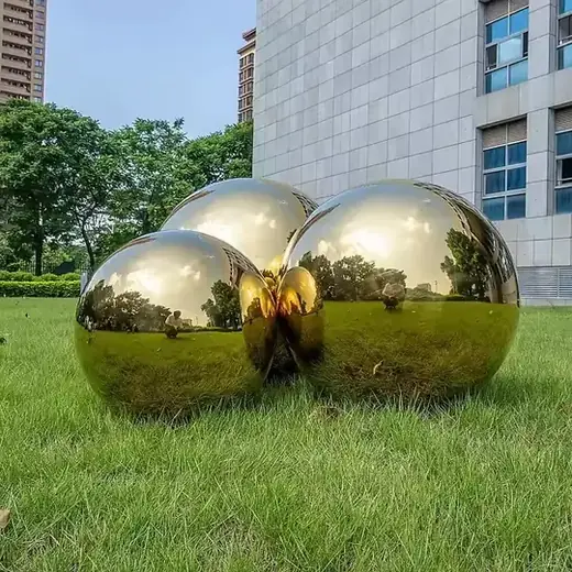 Stainless Steel Titanium Plated Gold Hollow Sphere Seamless Balls produced by Xinhengda Sculpture in Shenzhen