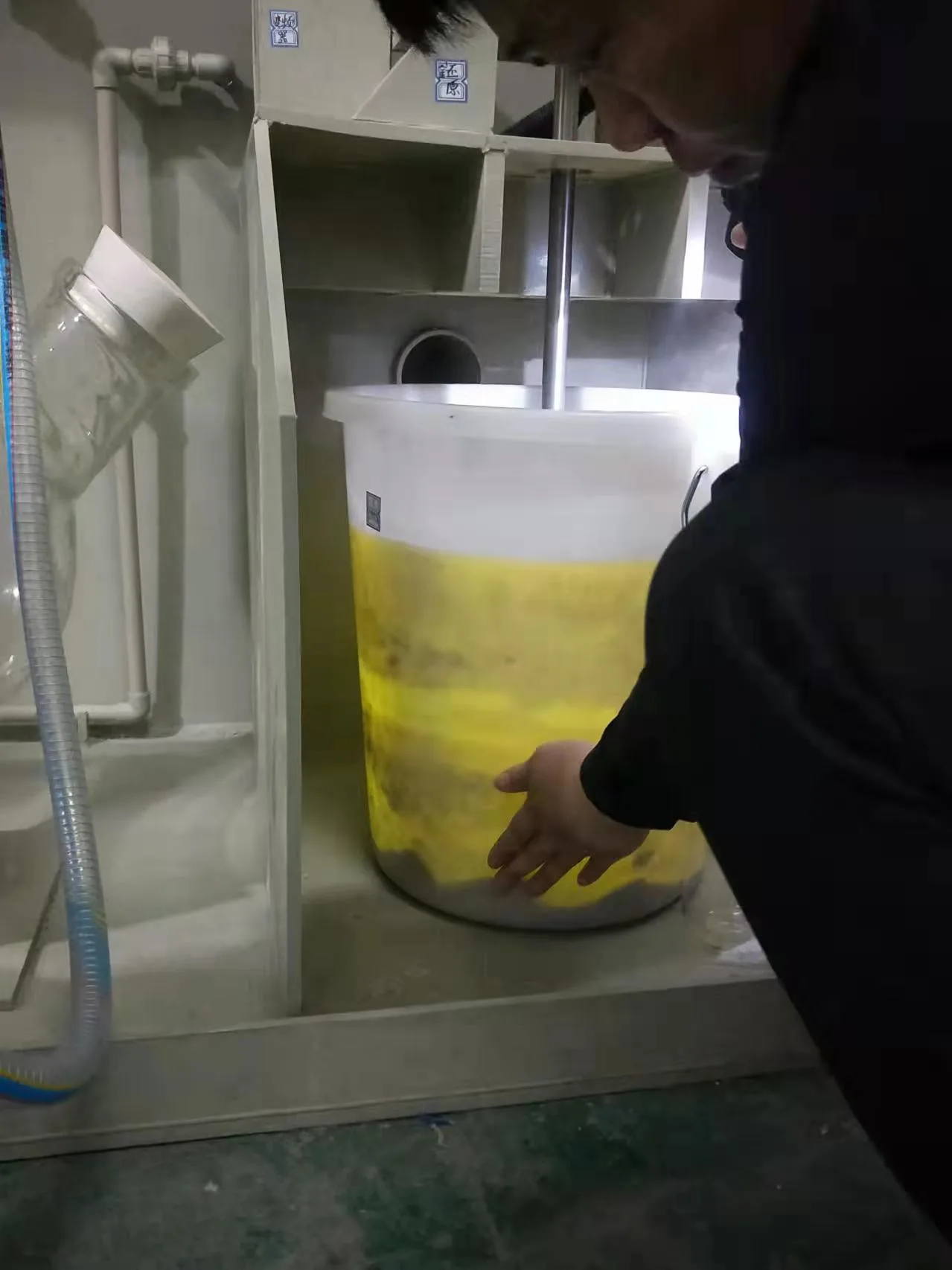 Gold Melting Reactor loading arrangement