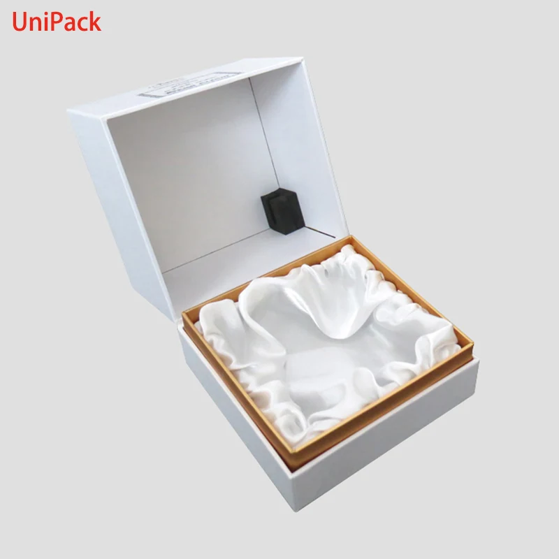 Large foldable gift box in special paper with matt gold foil stamping, view 2