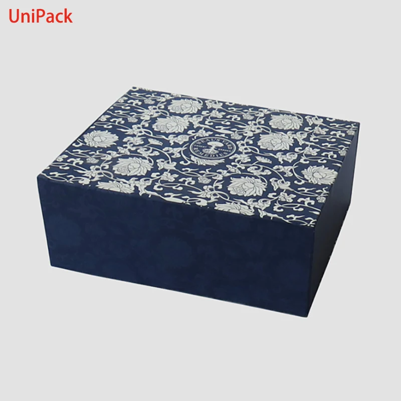 Foldable packing box for gifts in art paper mounted cardboard, view 2
