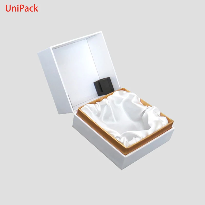Small gift packing box in special paper with matt gold foil stamp, view 2