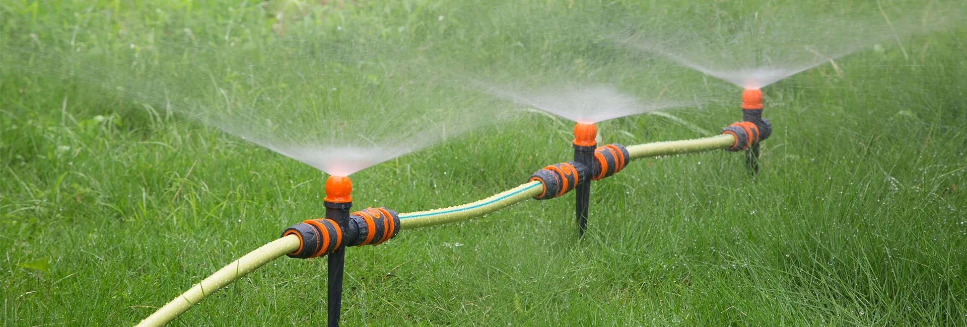 YIMAY garden sprinklers watering a lawn