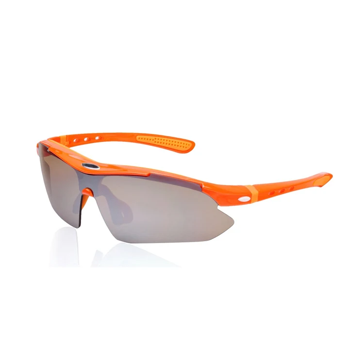 CL-Y713 sunglasses worn by a person during outdoor cycling with lens reflecting sunlight