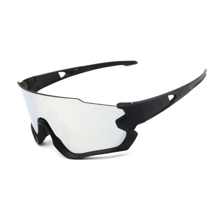 CL-Y834 sunglasses worn during outdoor cycling with reflective lens surface