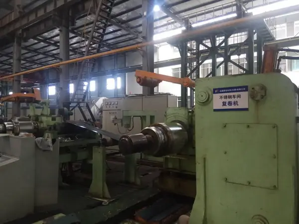 Rewinding line transferring strip and checking the coil during processing
