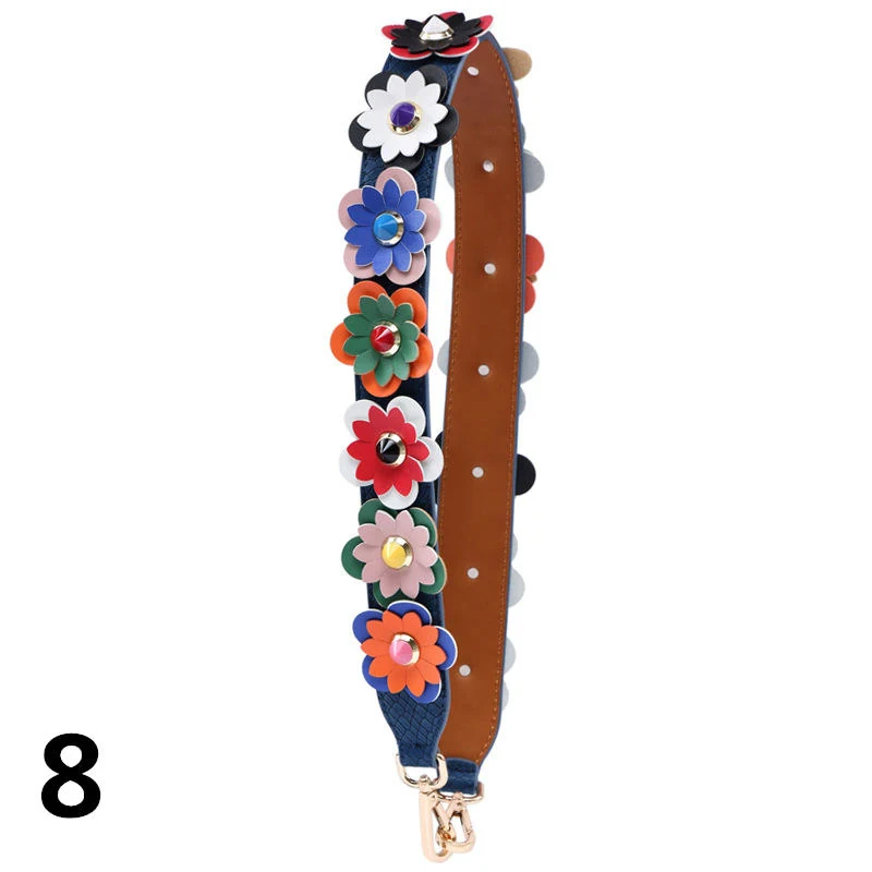 Adjustable Leopard Print Shoulder Bag Strap, close up of the gate