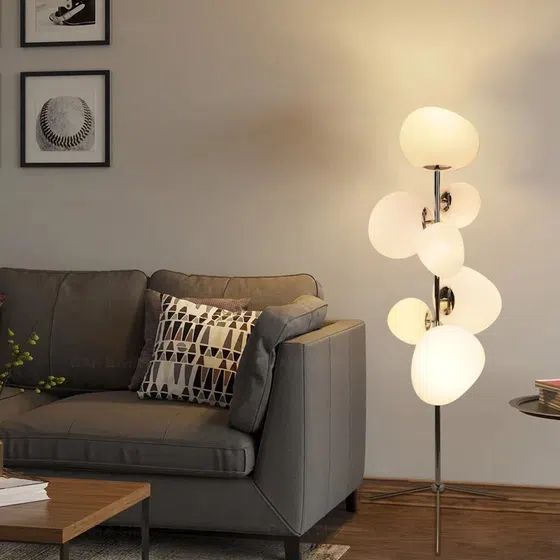 7 Head Egg H165cm Iron White Black Floor Lamp in Iron and Acrylic, detail view