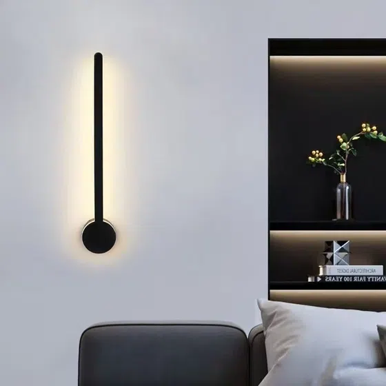 Acrylic LED Linear Wall Light in Aluminum and Acrylic, scale view