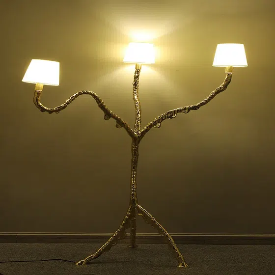 H150-220cm Art Tree Branch Metal Floor Lamp in Resin and Metal, detail view