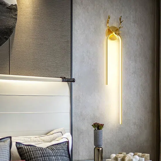 Black Golden LED Linear Wall Lamp in Iron and Copper, detail view